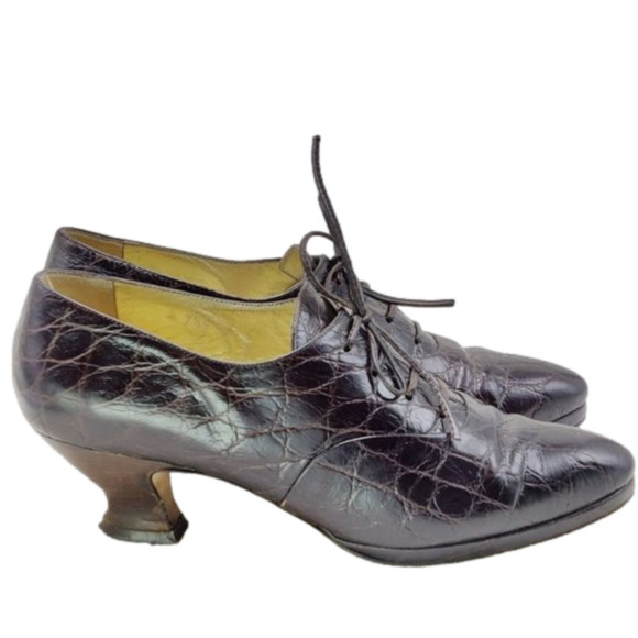 Joan & David Antique/ Vintage Style Spool Heel Pointy Toe Alligator Lace Up Pump - Picture 2 of 15